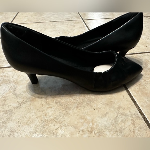 Rockport Kalila Gather Pump - Picture 2 of 11